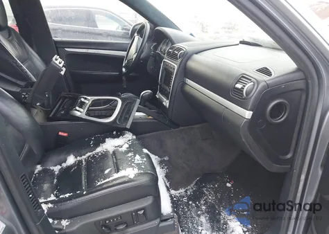 2004 Porsche Cayenne Turbo z USA, uszkodzony, nr VIN WP1AC29P84LA91478